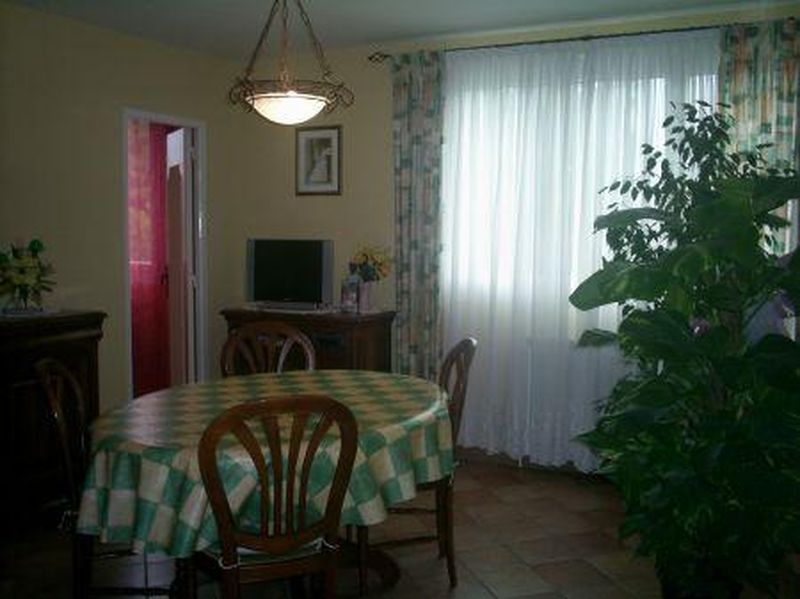 Vente    LES CADENEAUX BEL APPARTEMENT T4 EN PARFAIT ETAT